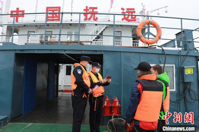 中俄国际帆船赛启航 60名选手沿黑龙江赴俄港