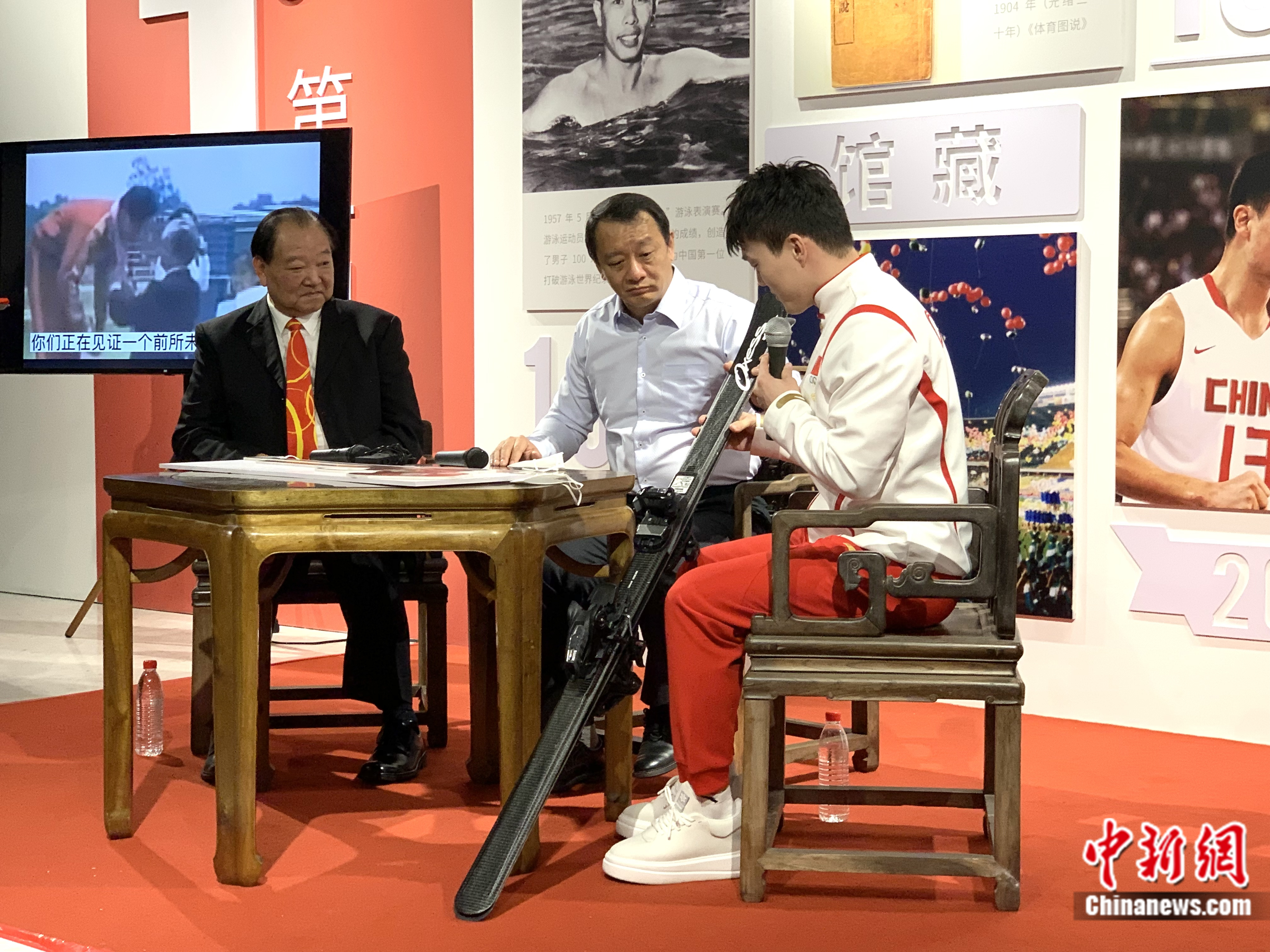 奥运冠军许海峰齐广璞共话体育传承，捐赠滑雪