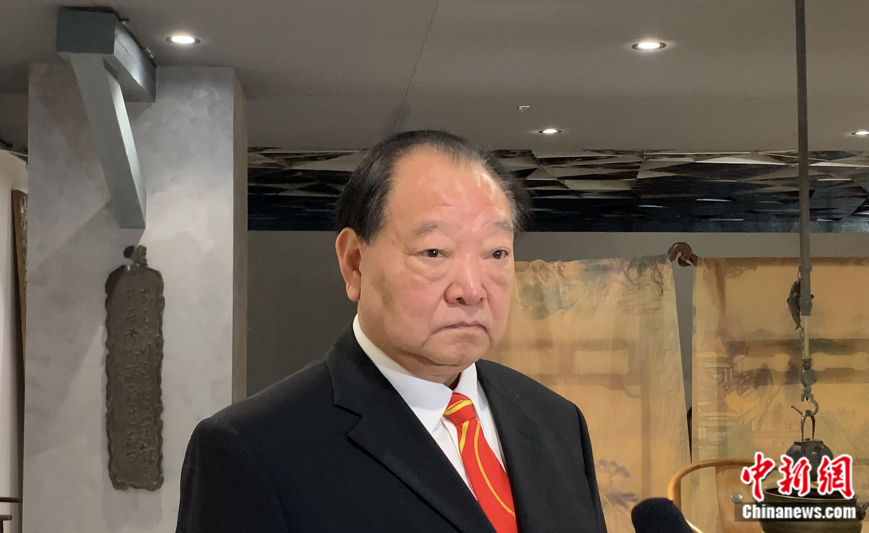 奥运冠军许海峰齐广璞共话体育传承，捐赠滑雪