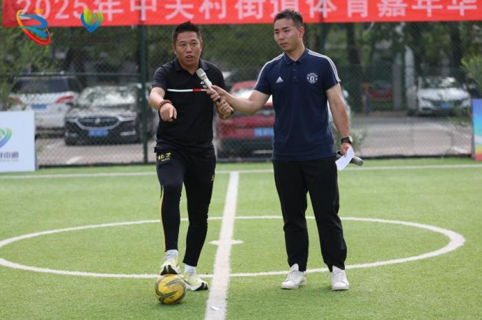 王长庆现身中关村街道赛场传授五人制足球热身