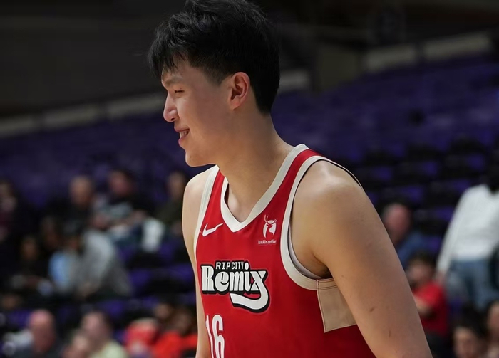 杨瀚森率队首进季后赛 斯普雷特耐心策略引热议