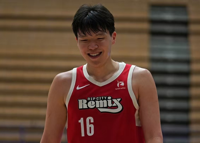 杨瀚森率队首进季后赛 斯普雷特耐心策略引热议