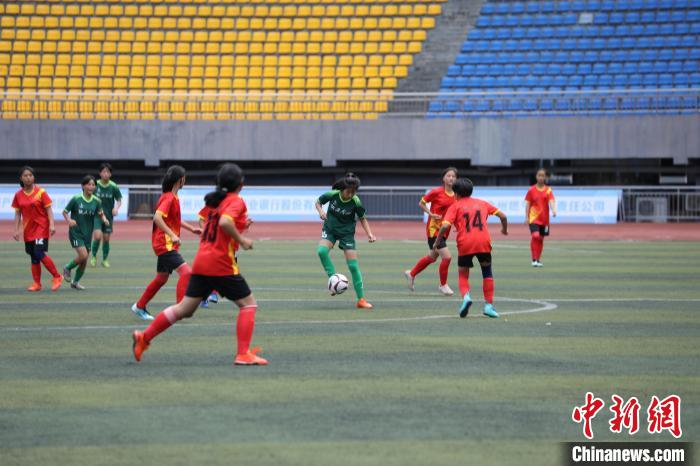 足球支教点燃黔西南青少年梦想