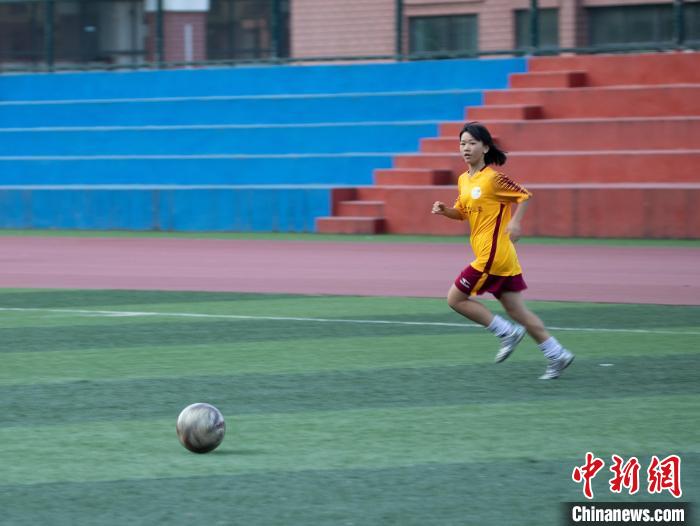 足球支教点燃黔西南青少年梦想